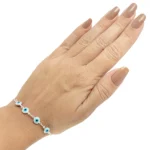 comprar-pulseira-de-prata-de-olho-grego-modelo-usando