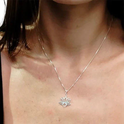 colar-de-prata-flor-de-lotus-modelo