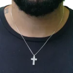 pingente cruz com Cristo modelo