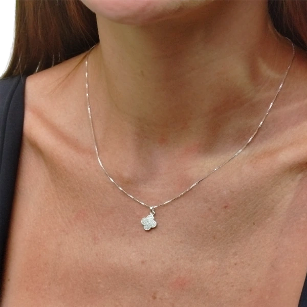 pingente-trevo-com-pedra-zirconia-modelo