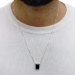 colar-veneziana-pedra-onix-em-modelo