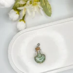 pingente-recipiente-quartzo-verde-em-cenário