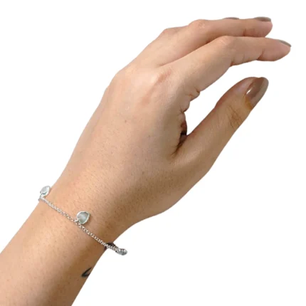 pulseira coração pedra turquesa no pulso