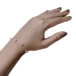 pulseira de prata gotas de luz no pulso